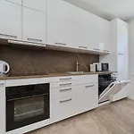 Apartmán Comfy With Parking & Balcony By Renters *