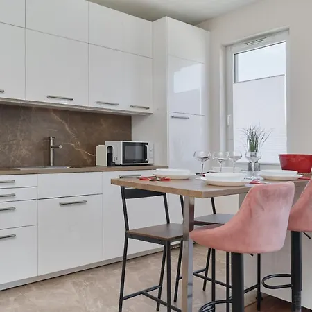 아파트 Comfy With Parking & Balcony By Renters *