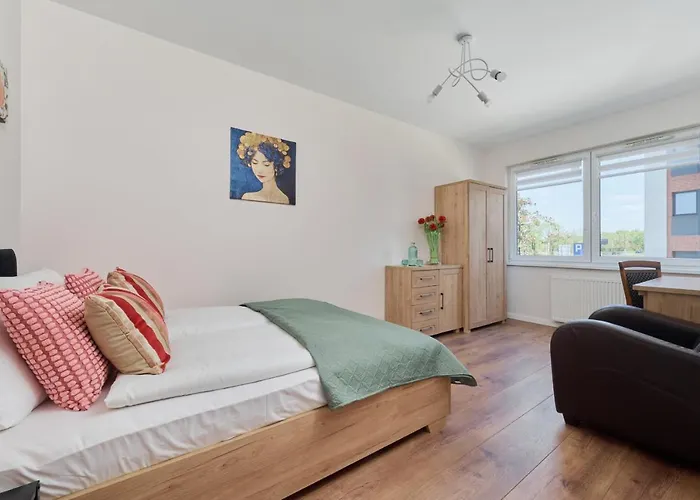 Comfy With Parking & Balcony By Renters *