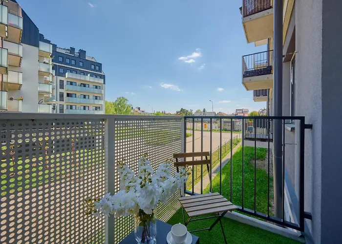 Comfy With Parking & Balcony By Renters Apartment Breslau