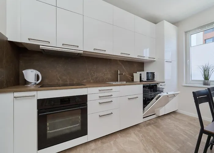 Apartment Comfy With Parking & Balcony By Renters *