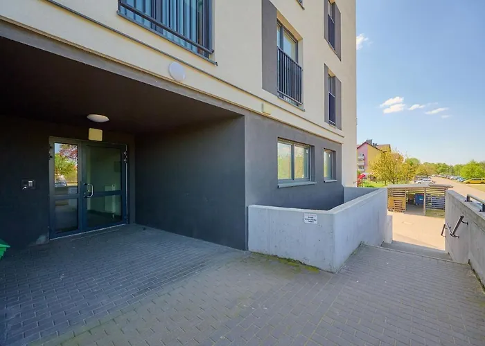 Comfy With Parking & Balcony By Renters * Breslau