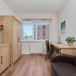 شقة Comfy With Parking & Balcony By Renters