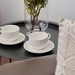 شقة Comfy With Parking & Balcony By Renters