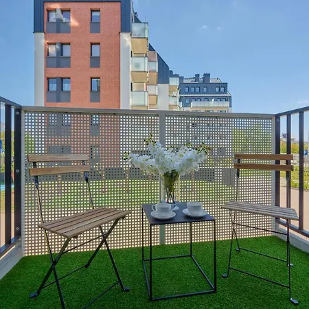 Comfy With Parking & Balcony By Renters Wrocław