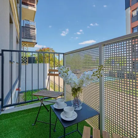Apartmán Comfy With Parking & Balcony By Renters *