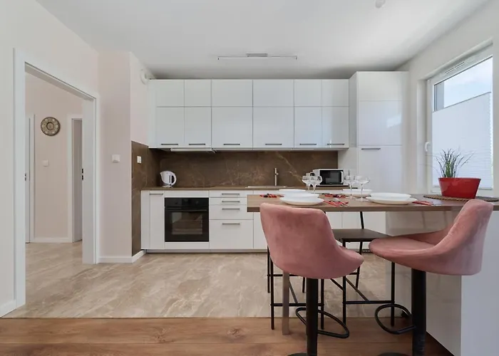 Comfy With Parking & Balcony By Renters *