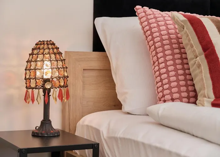 Comfy With Parking & Balcony By Renters Διαμέρισμα